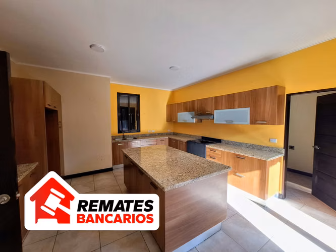 Venta de casa, Bosques de Doña Rosa con piscina propia, Belén, Heredia
