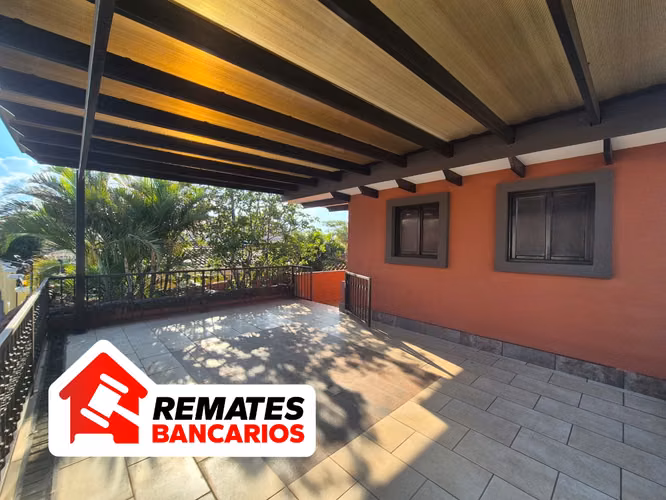 Venta de casa, Bosques de Doña Rosa con piscina propia, Belén, Heredia