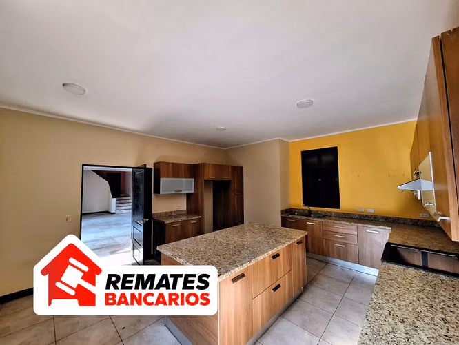 Venta de casa, Bosques de Doña Rosa con piscina propia, Belén, Heredia