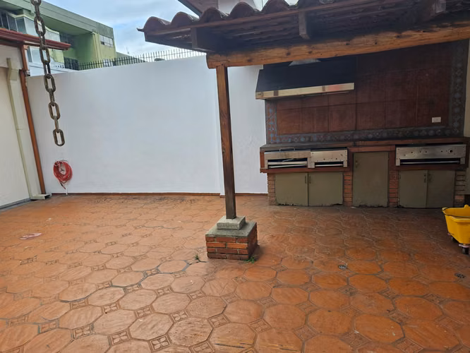 Alquiler oficinas en Barrio Dent / Excelentes instalaciones
