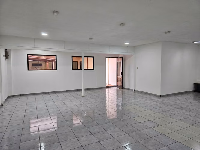 Alquiler oficinas en Barrio Dent / Excelentes instalaciones