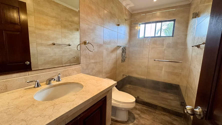 Almeria, linda-amplia 270 m2, L. Blanca, 3 hab, A/C, 2.5 baños, terraza, patio, sala TV, amenidad. - Imagen 15
