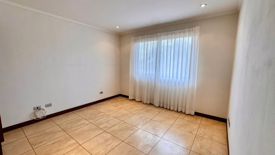 Almeria, linda-amplia 270 m2, L. Blanca, 3 hab, A/C, 2.5 baños, terraza, patio, sala TV, amenidad. - Imagen 13