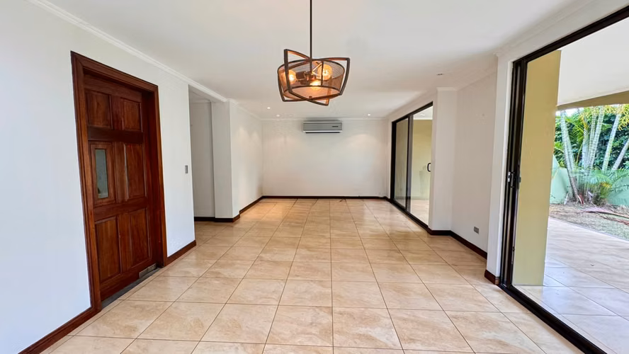 Almeria, linda-amplia 270 m2, L. Blanca, 3 hab, A/C, 2.5 baños, terraza, patio, sala TV, amenidad. - Imagen 5
