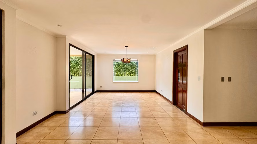 Almeria, linda-amplia 270 m2, L. Blanca, 3 hab, A/C, 2.5 baños, terraza, patio, sala TV, amenidad. - Imagen 4