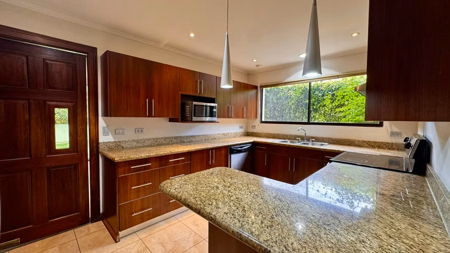 Almeria, linda-amplia 270 m2, L. Blanca, 3 hab, A/C, 2.5 baños, terraza, patio, sala TV, amenidad. - Imagen 2