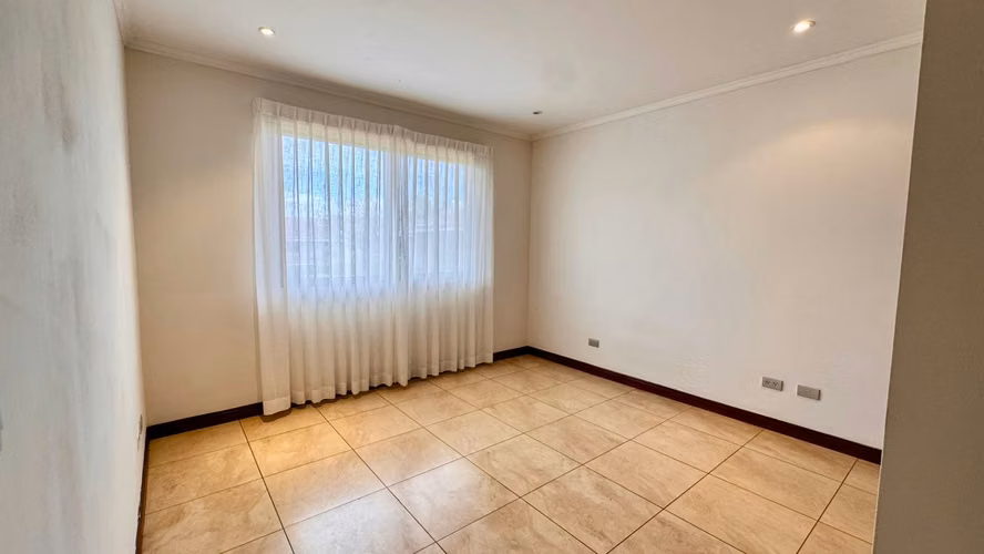 Almeria, linda-amplia 270 m2, L. Blanca, 3 hab, A/C, 2.5 baños, terraza, patio, sala TV, amenidad. - Imagen 14
