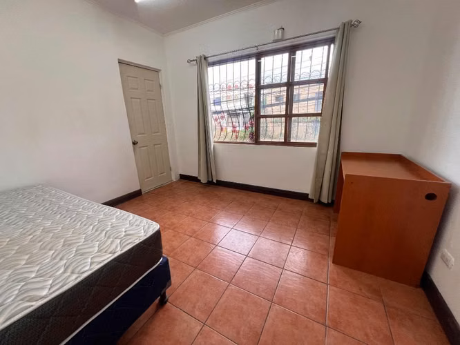 Alquiler de amplia habitación semi amueblada en Dent , San Prdro , Servicios incluidos - Imagen 5