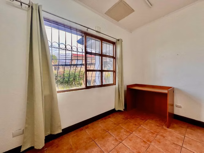 Alquiler de amplia habitación semi amueblada en Dent , San Prdro , Servicios incluidos - Imagen 6