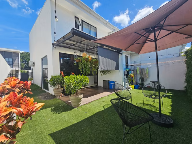Alquiler Casa Amueblada en Condominio en Pozos, Santa Ana - 2HAB/2.5BA - 160M²