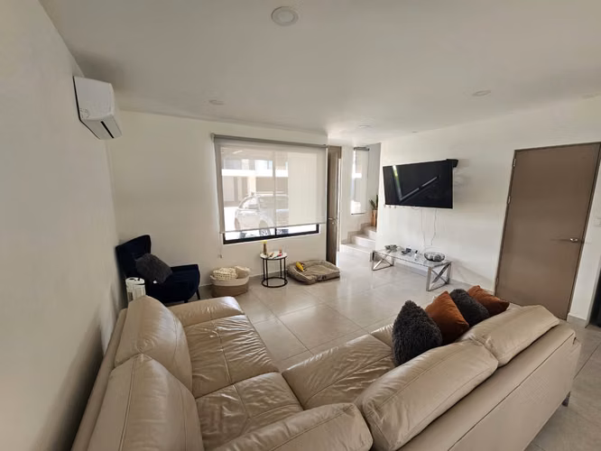 Alquiler Casa Amueblada en Condominio en Pozos, Santa Ana - 2HAB/2.5BA - 160M²