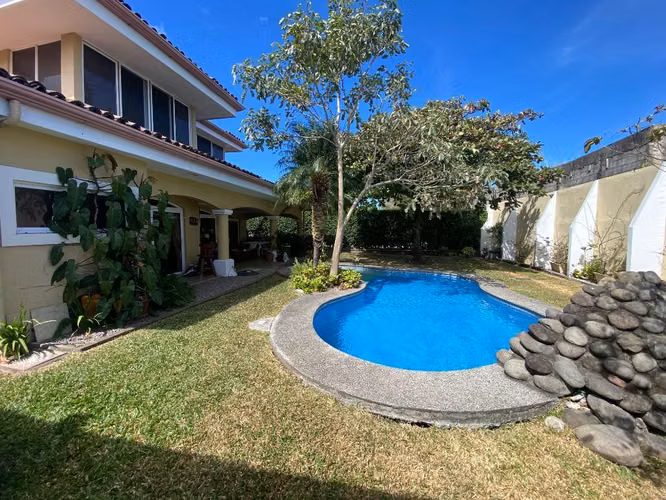 CASA EN VENTA VALLE DEL SOL
