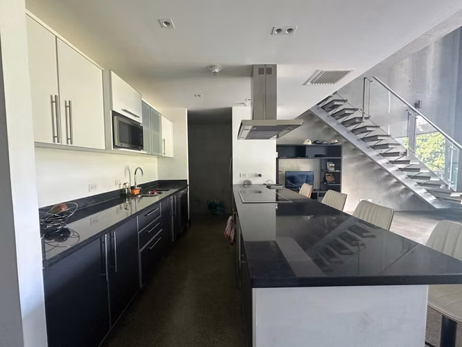 Se alquila Apartamento Loft Duplex amoblado, 2 Hab, avenida Escazú - Imagen 15