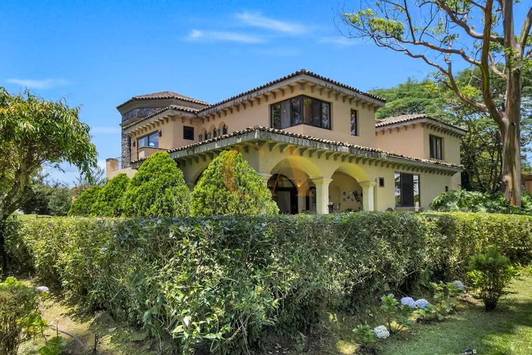 Lujosa Mansión en un Residencial Exclusivo, Santo Domingo de Heredia