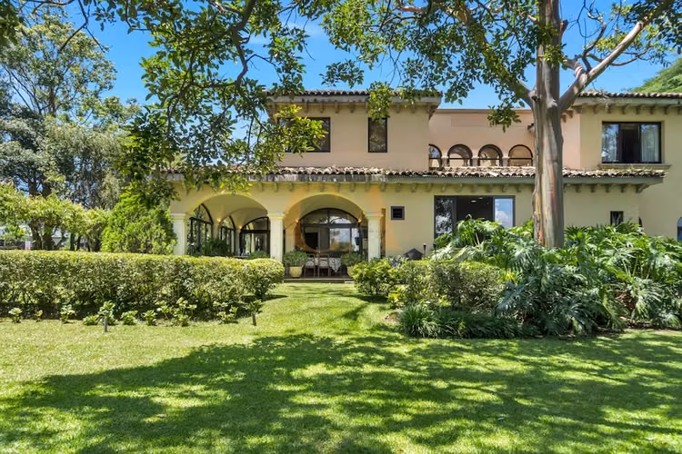 Lujosa Mansión en un Residencial Exclusivo, Santo Domingo de Heredia