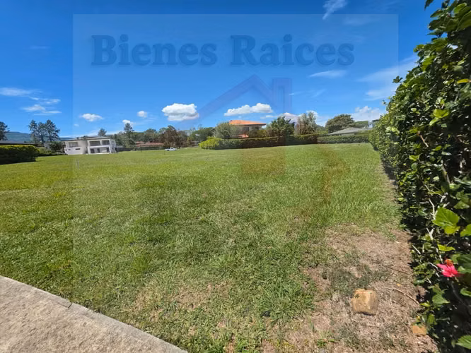 Hermoso Lote en Condominio Los Manzanos (Hacienda Los Reyes) - Imagen 3