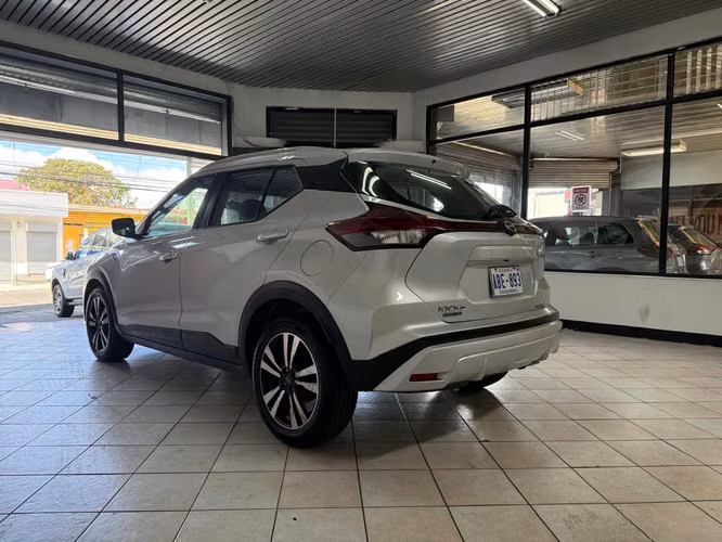2025 Nissan Kicks Play - Imagen 4