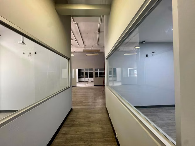 Se alquila amplío local comercial en el corazón de San José , en Primera planta - Imagen 4