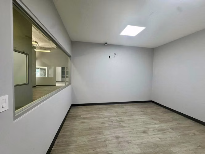 Se alquila amplío local comercial en el corazón de San José , en Primera planta - Imagen 6