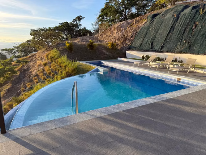 Alto de las Palomas, Vista al Valle, lindo-muy amplio, 2 hab, 2.5 baños, sala TV, vista espectacul. - Imagen 17