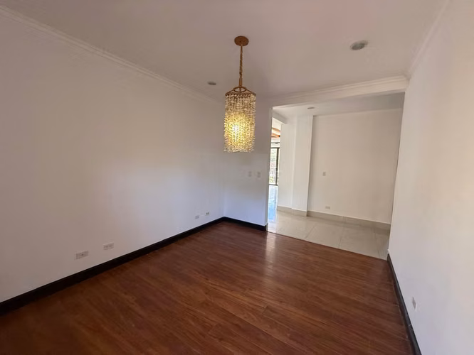 Alto de las Palomas, Vista al Valle, lindo-muy amplio, 2 hab, 2.5 baños, sala TV, vista espectacul. - Imagen 7