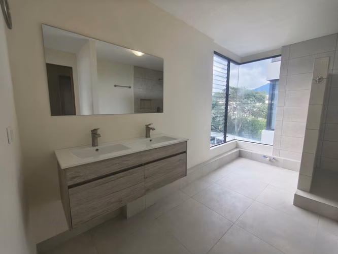 Bello apartamento en RENTA Bello Horizonte Escazu amplio y moderno - Imagen 15