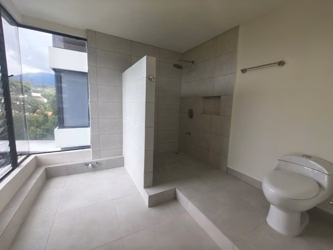 Bello apartamento en RENTA Bello Horizonte Escazu amplio y moderno - Imagen 12