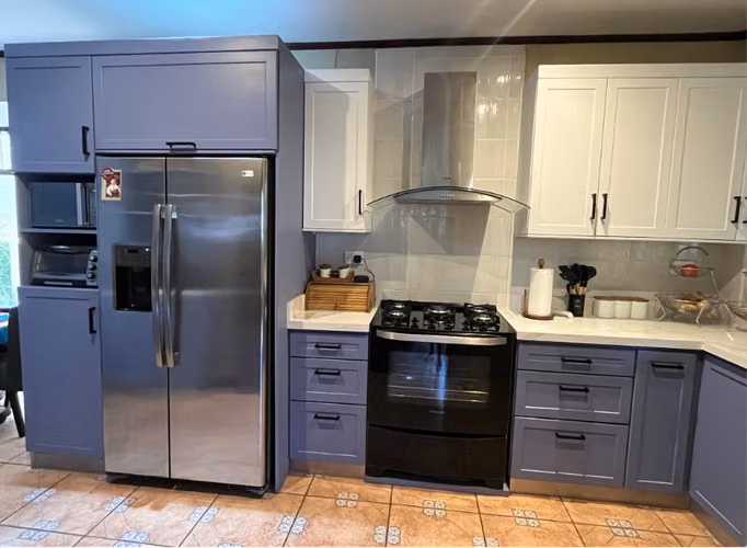 Amplia casa uso mixto, 3 habitaciones, jardín y cocina remodelada. Venta directa. - Imagen 9