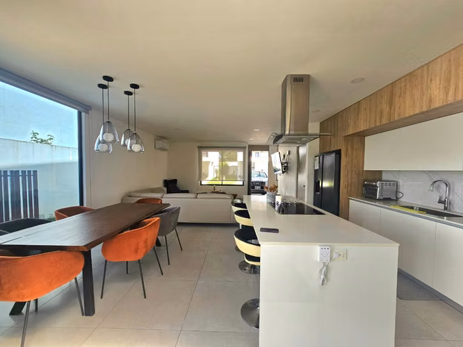 Pozos, preciosa-lujosa-amplia 160m2, amueblada, 2 hab, 2.5 baños, terraza, amp. patio, amenidad. - Imagen 4