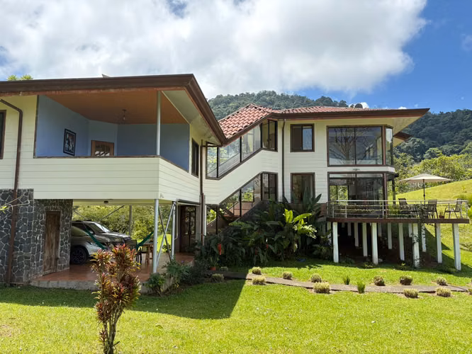 Finca en venta, uso Mixto, Parrita-Quepos-Puntarena. 52.436 m² de Naturaleza!