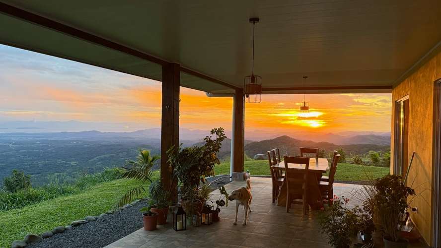 Residencia Privada con Vista Permanente al Mar y 5,000 m² en Montes de Oro, Costa Rica