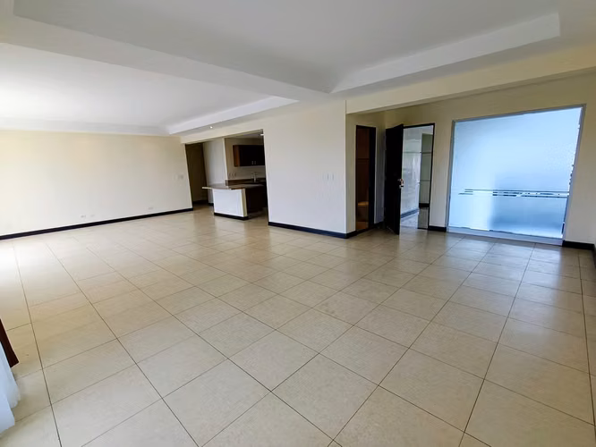 Sabana Sur, hermoso-amplio 193m2, muy fino, 3 hab, 2.5 baños, sala TV, vista espectacular. - Imagen 6