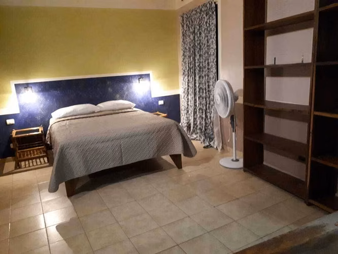 Oportunidad de 2 Lotes Costeros con Casa Cerca de Jacó