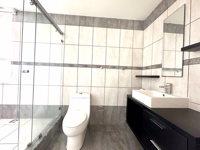 Residencia de Lujo en Los Apacibles, San Ramón de Tres Ríos (CT)