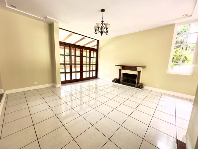 Residencia de Lujo en Los Apacibles, San Ramón de Tres Ríos (CT)