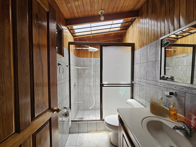 Oportunidad Casas y Apartamento Uso Mixto San Rafael, Escazú, San José