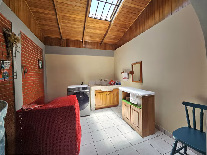 Oportunidad Casas y Apartamento Uso Mixto San Rafael, Escazú, San José