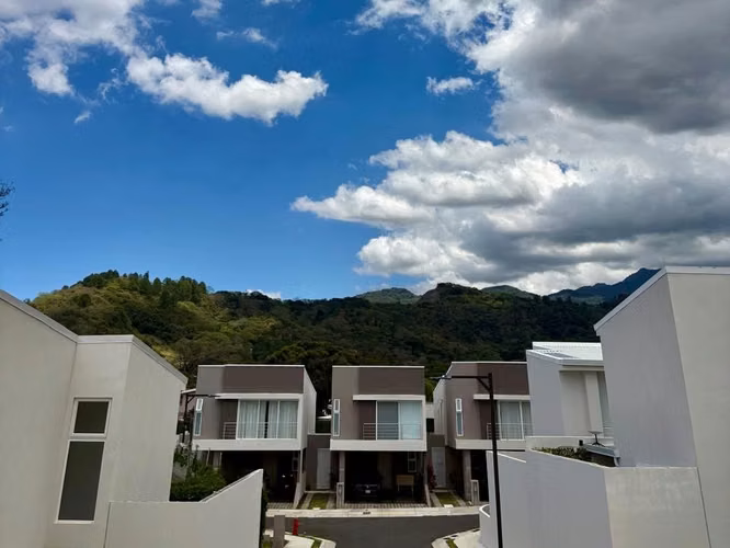 Venta de Moderna Casa en Condominio Nasara, Piedades de Santa Ana, Precio oportunidad: $310.000** - Imagen 10