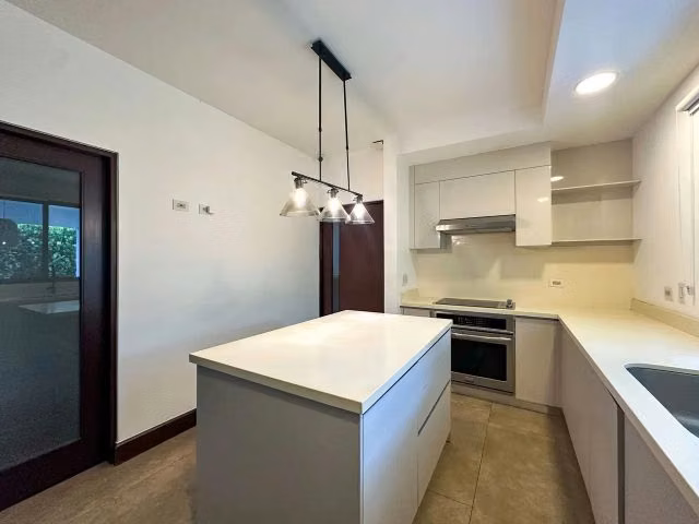Alquiler o Venta de Casa en  Santa. Ana          (  Amueblada) - Imagen 4