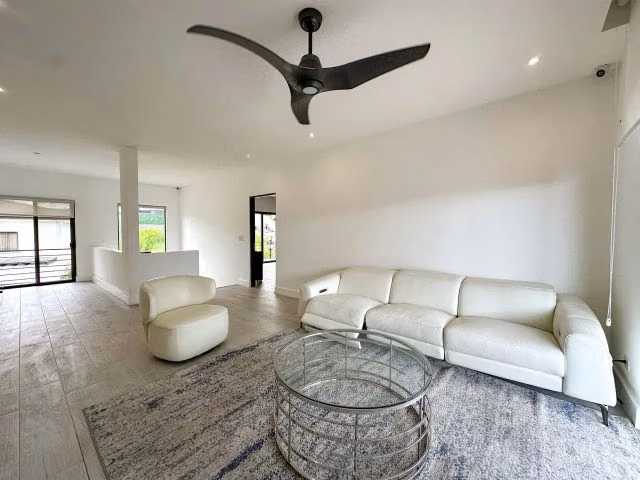 Alquiler o Venta de Casa en  Santa. Ana          (  Amueblada) - Imagen 13
