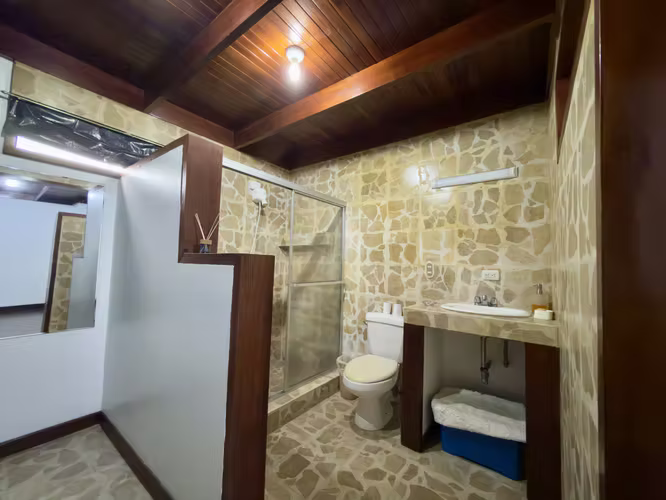 Casa Esquinera de una planta en San Francisco de Dos Rios (CT)