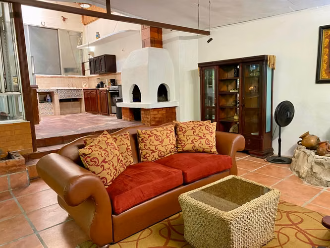 Casa Amueblada en Alquiler – Atenas Centro - Imagen 2