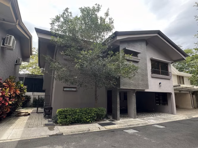 Modern House for Rent in Santa Ana | 4 Bedrooms + Condominium