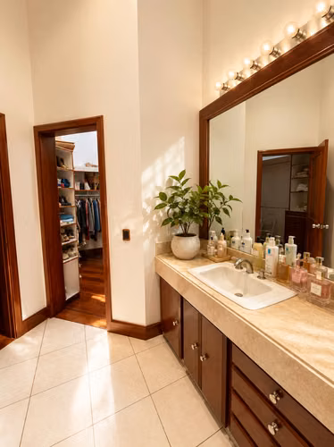 Exclusiva Residencia - 1 NIVEL - 3DOR/2.5BA - 550M2 - Trejos Montealegre, Escazú - Imagen 6