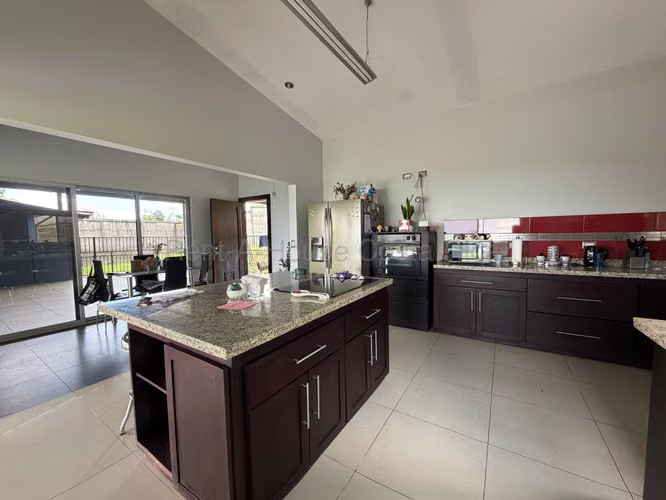 Venta casa amplia de 1 nivel con jardines y vistas #26-1877 GS - Imagen 2