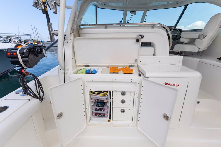 39  2021  Pursuit 385 Offshore