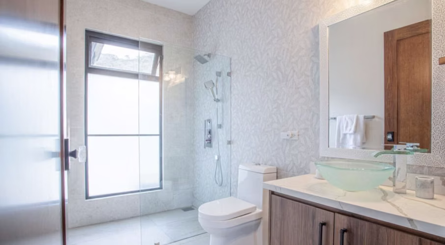 Venta de propiedad con Casa principal + 2 casas de huéspedes nuevas
