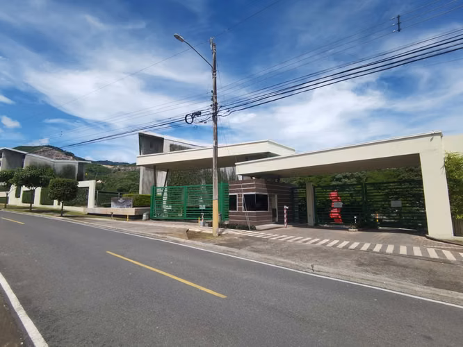 Riverpark, full amueblado, bello-lujoso-amplio 63 m2, 1 hab, 1.5 baños, 2 A/C, terraza, patio.