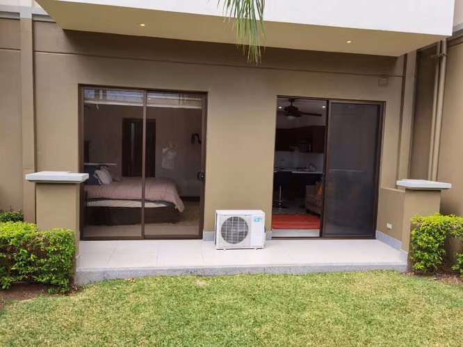 Oferta! Montesol, amueblado, hermoso-fino-como nuevo, 1 hab, A/C, 1.5 baños, terraza, patio. - Imagen 7