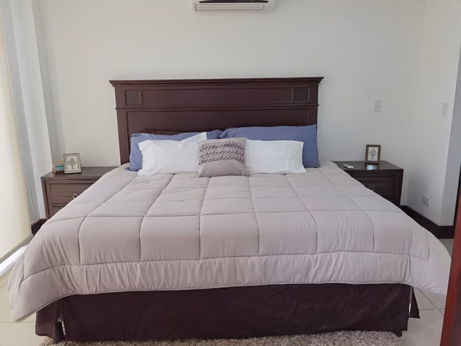 Oferta! Montesol, amueblado, hermoso-fino-como nuevo, 1 hab, A/C, 1.5 baños, terraza, patio. - Imagen 9